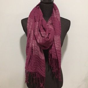 “Pashmina”-Style Wavy and Metallic Scarf